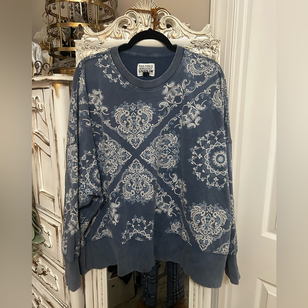 American Eagle Outfitters Big Hug Sweatshirt NWOT XL